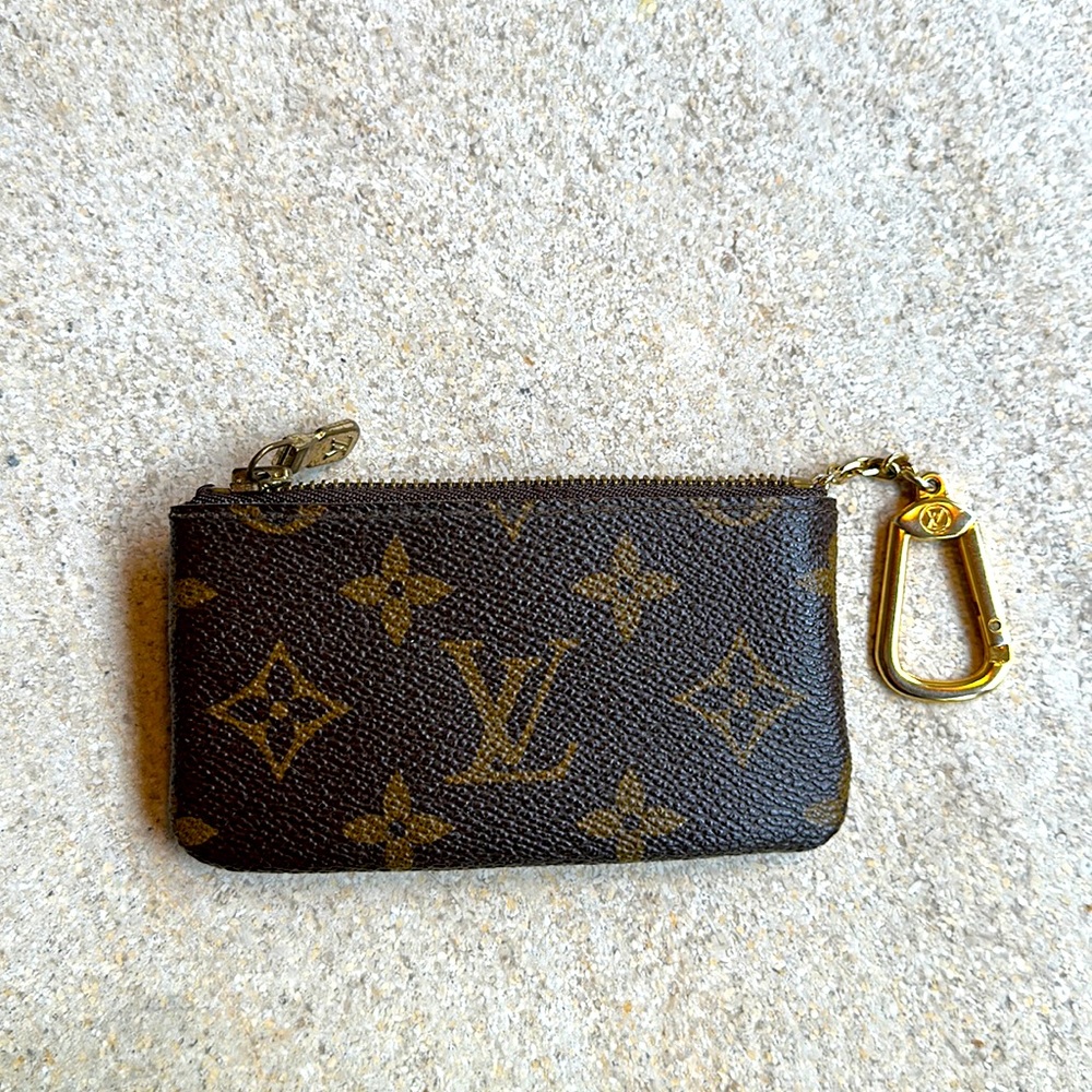 AUTHENTIC Louis Vuitton monogram key/card holder!
